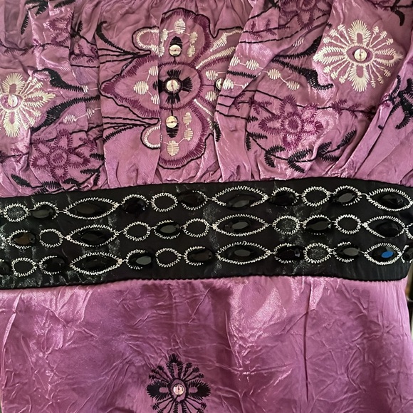 Light purple silk blouse. Embroidery design black white and black stone work - Picture 2 of 3